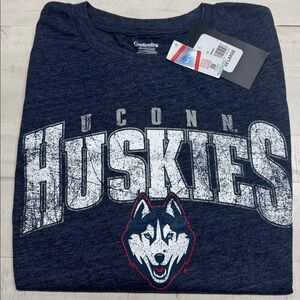 Unconn huskies short sleeve t shirt nwt